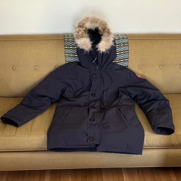 Canada Goose Jasper Navy Parka with Authentic Coyote Fur Trim - Picture 4 of 14